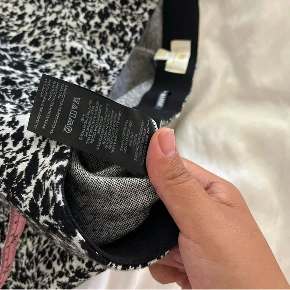 Maeve by Anthropologie casual pants black and white floral print kick flare - Picture 3 of 6